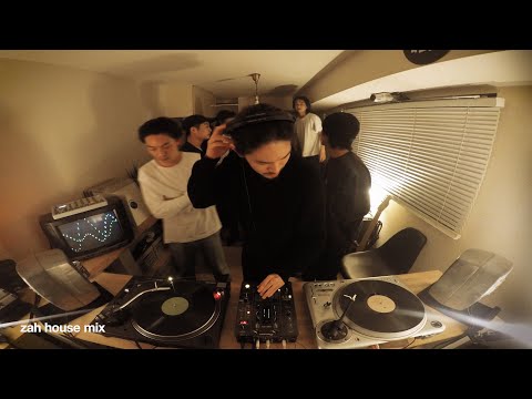 Minimal House Vinyl mix in a tiny apartment in Japan Vol.4 - by Luca