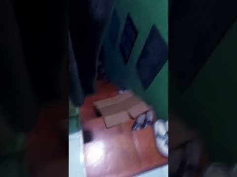 KRL kardus kecelakaan dari tangga 😭😢