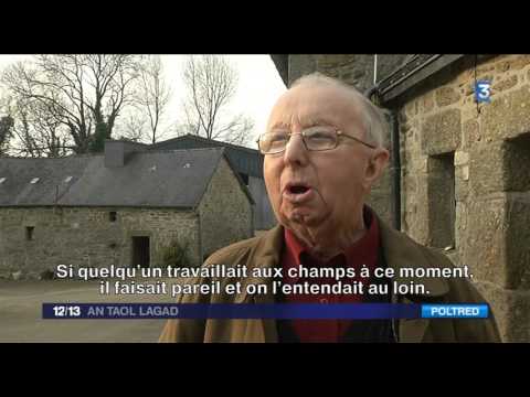 MARCEL GUILLOUX EST FAIT OFFICIER DES ARTS ET DES LETTRES.