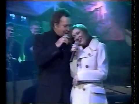 Tom Jones & Cerys Matthews - Baby It's Cold Outside (Live)