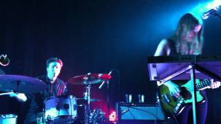 Uh Huh Her Live in Chicago, IL - Bullet