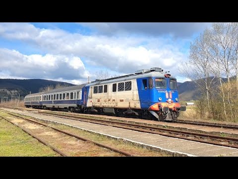 Trenul R 4044 Baia Mare-Jibou pornește din Benesat cu DA 1095 la tracțiune-10.04.2023