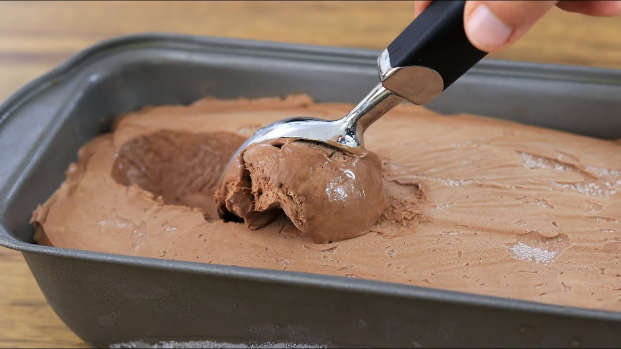 Homemade Chocolate Ice Cream Recipe (Only 3-ingredients)