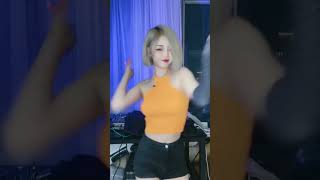 【TikTok】　セクシーな縦動画：DJNico@niconiconi_39　#dance #beautiful #美女 #可愛い #すっぴん美人 #揺らぎ