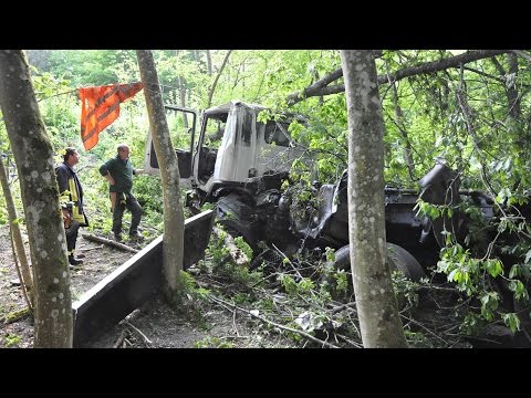 21.05.2015 - LKW stürzt 20 Meter in die Tiefe