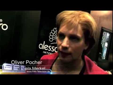 Comedian Oliver Pocher trägt als Bundeskanzlerin Angela Merkel dick auf! Beauty-Messe Düsseldorf