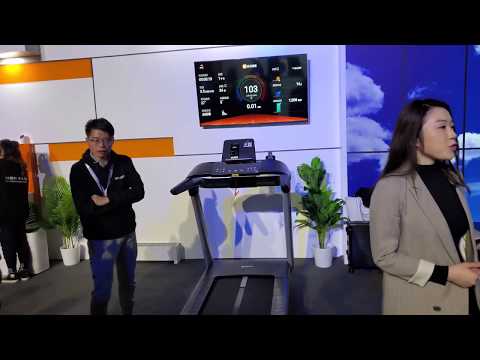 Беговая дорожка и Huawei Health со смартфоном от Honor