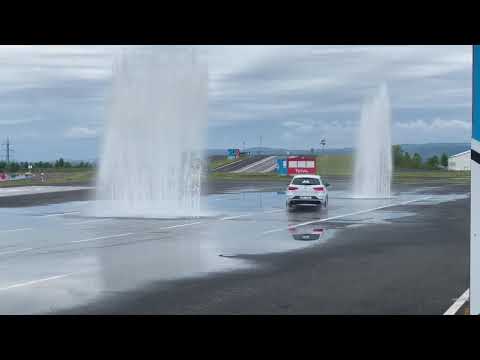 Škola smyku - Umíte zvládnout přetáčivý smyk?