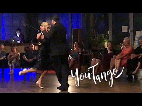 Roberto Zuccarino and Martha Giorgi are dancing to the vals " Miedo " by Juan D'Arienzo in 2019