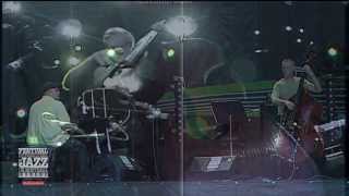 Robi Botos (2013-07-04) Scène TD de la place des Festivals