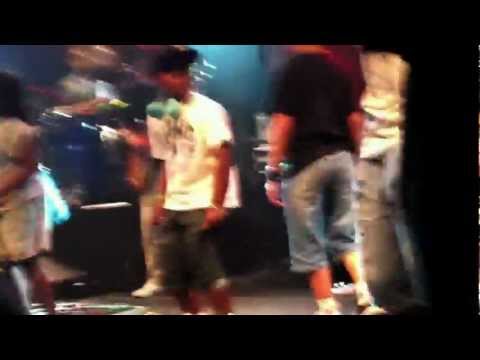 Show Emicida e Criolo feat. Rael da Rima e Kamal meu filho Pedro no palco