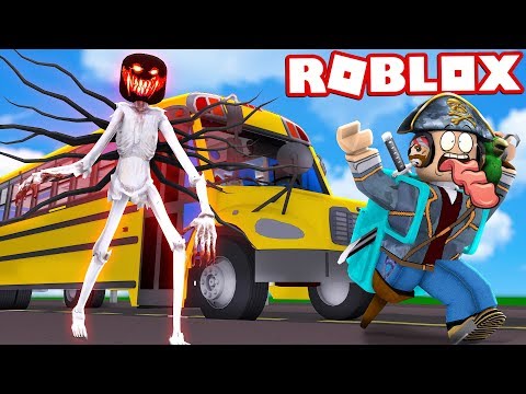 SCAPPIAMO DALLA SCUOLA PAUROSA DI ROBLOX!!