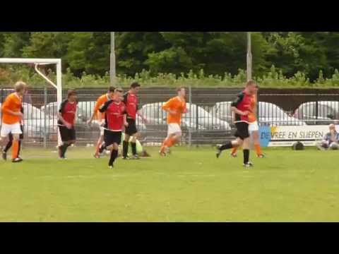 Gesta promoveert naar 4e klasse na 1-2 winst tegen vv Wadenooijen, 25-5-14