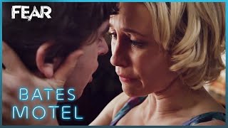 Norman Turns On Norma  Bates Motel