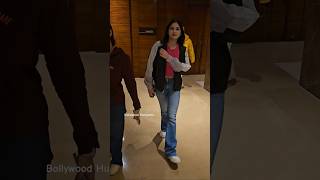 Download lagu 💘 Bajrangi Bhaijaan's Munni aka #harshalimalhotra #papped in the city #shorts mp3