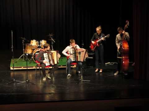 Slalom s harmoniko...Ben in Domen Šnajder, Anja Zorjan, Gašper Waldhütter - glasbena šola Lenart