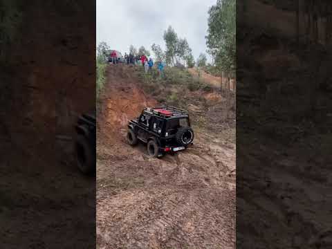 Suzuki Samurai incredibile climbing skills (by Joao Sousa)