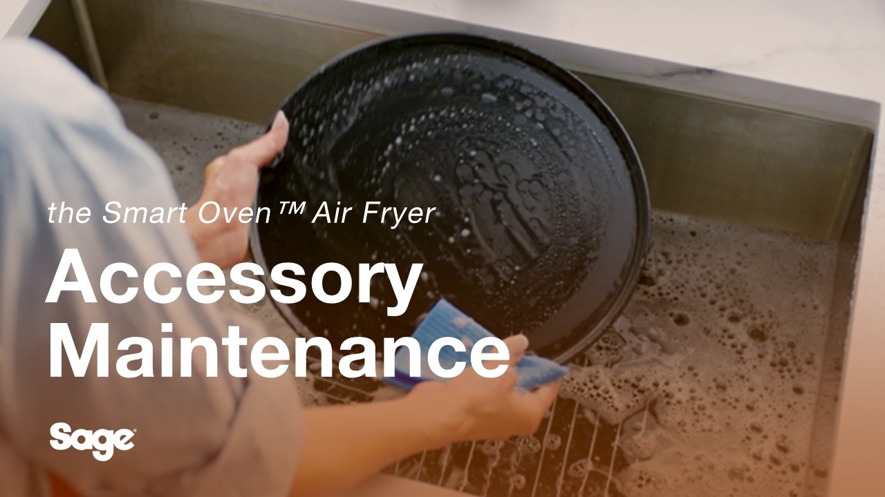 Cleaning the oven accessories