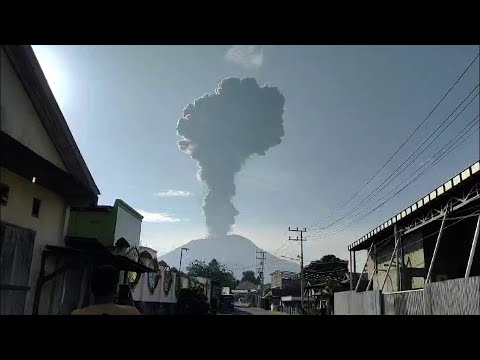 Video Thumbnail: Indonesia's Mount Ibu erupts again, forcing hundreds to evacuate | AFP