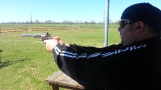 preview picture of video 'Big Bear shooting the .44 Magnum'