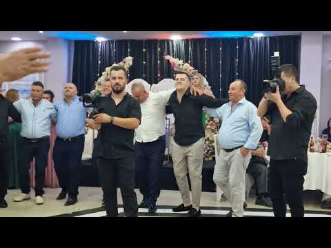 Vilson Zani 🎤  Anduel Dervishi 🎷 Edi Veliu 🎹  (Dasem e mrekullushme ne familjen Bora)
