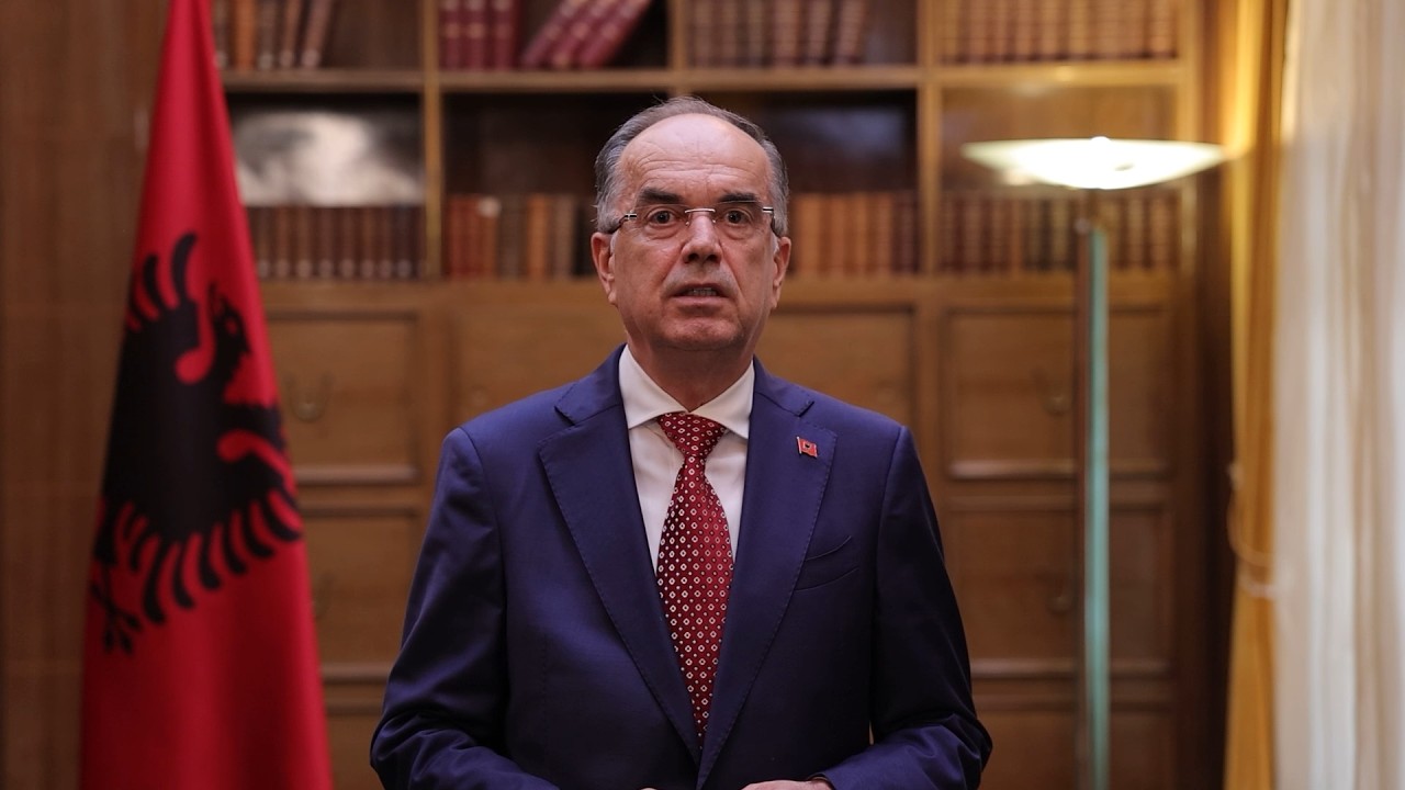 “Dhuna nuk mund të jetë kurrë zgjidhja”, Presidenti Begaj thirrje për dialog: Të mos lejojmë që tensionet të cenojnë stabilitetin e vendit