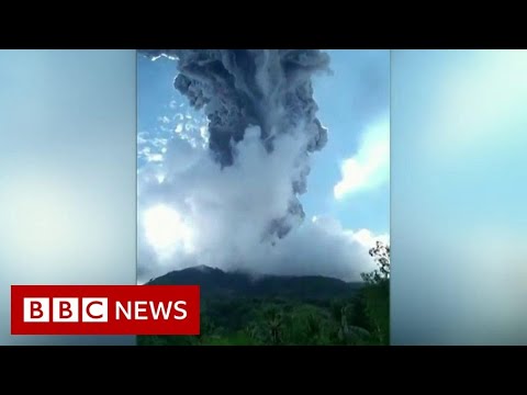 インドネシアの火山噴火で数千人が避難 - BBC ニュース (Thousands flee after Indonesian volcano erupts - BBC News)