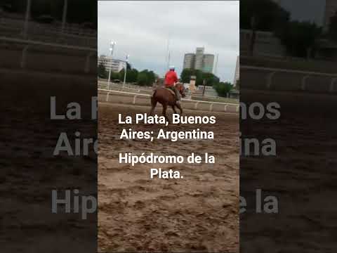 Agustín montando en el hipódromo de la Plata, Buenos Aires; Argentina.