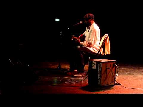 Born And Raised In The Jungle - Clinton Fearon in solo acoustic @ Bagnols (FR) - 2010, November 13th