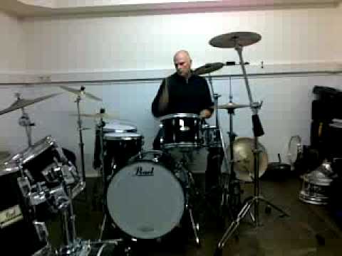 jgamthoen is testing his new Pearl masterworks drumkit sept 2009