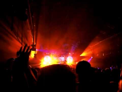 Promo & Catscan - Toch Wel Leuk (Remix) played by Amnesys @ Q-Base 2009
