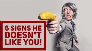 6 Signs a guy doesn&#39;t like you | Signs he&#39;s not interested