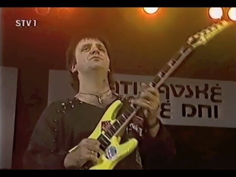 Frank Gambale Shredding his Guitar with Vital Information 1992