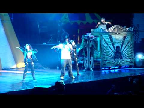 Videoclip de Buy U A Drank (Live) — T-Pain