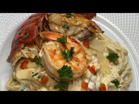 Creamy Lobster & Shrimp Alfredo Pasta