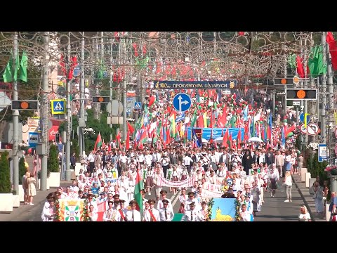 Около 15 тысяч человек стали участниками шествия в Гомеле, посвящённого Дню Независимости видео
