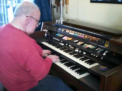Mike Reed plays Al Hirt's "Java" on the Hammond Organ