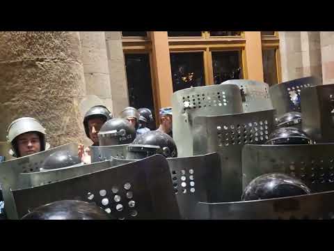 Ոստիկանները դաժանաբար ծեծում և խայտառակ հայհոյանքներ են տալիս քաղաքացուն