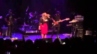 Jazmine Sullivan Live - Lions, tigers &amp; bears