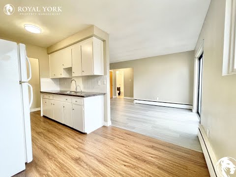 18-323 Gibb Street, Oshawa, Ontario L1J 1Z1