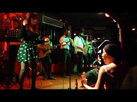 Stomping at Six  :  Stompin' at the Savoy