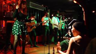 Stomping at Six  :  Stompin' at the Savoy