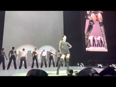 ROSALÍA - BIZCOCHITO Live from The Pavilion in Irving, TX - MOTOMAMI WORLD TOUR 2022