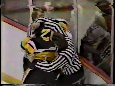 Mark Kachowski vs Gilbert Delorme