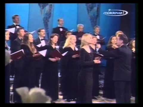 45.Corul Moldova-Floare-albastră deV. Spătărelu, vers:M. Eminescu, solo T.Coșciug, dir.V.Budilevschi