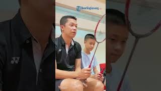 Download lagu Potret Taufik Hidayat Ajak Sang Putra Main Bulutangkis, Papa Anak Mirip Banget! mp3