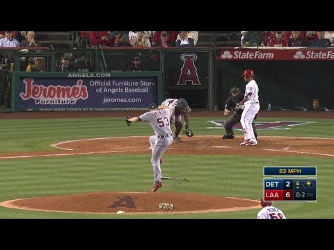 DET@LAA: Saupold jumps over Petit's bat