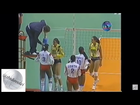 Ana Flávia revida afronte mas Mireya não se intimida em pleno ginásio do Ibirapuera lotado