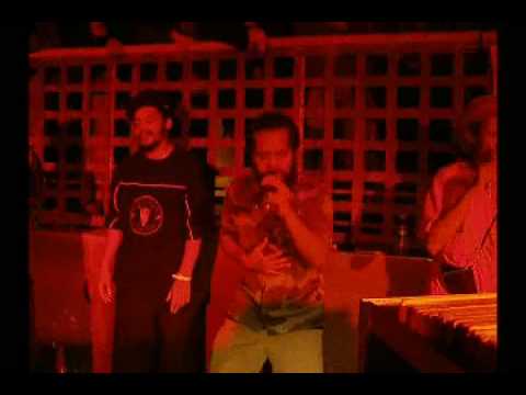 Video Zion Gate feat Mighty Cricket au Dubmeeting 11 au Trabendo à Paris le 09 décembre 2006