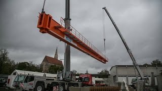 preview picture of video 'Schwertransport liefert Portalkran nach Neuötting'